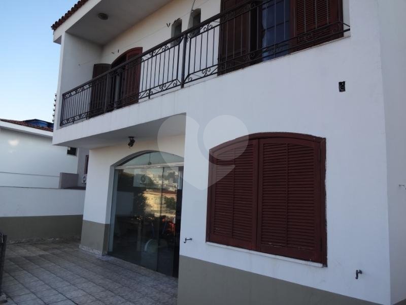 Casa para residência ou serviços. Excelente localização!