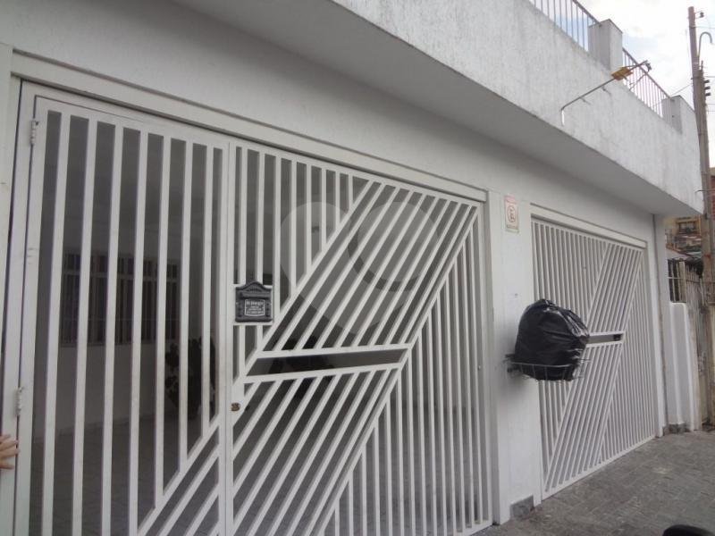 Casa térrea à venda na Vila Mazzei, em rua tranquila