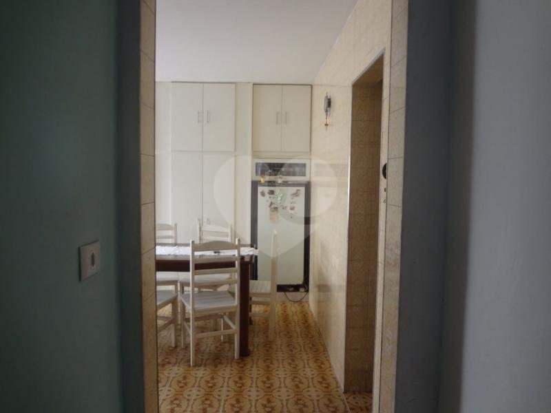 Casa térrea à venda na Vila Mazzei, em rua tranquila