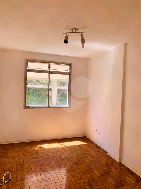 APARTAMENTO em PINHEIROS