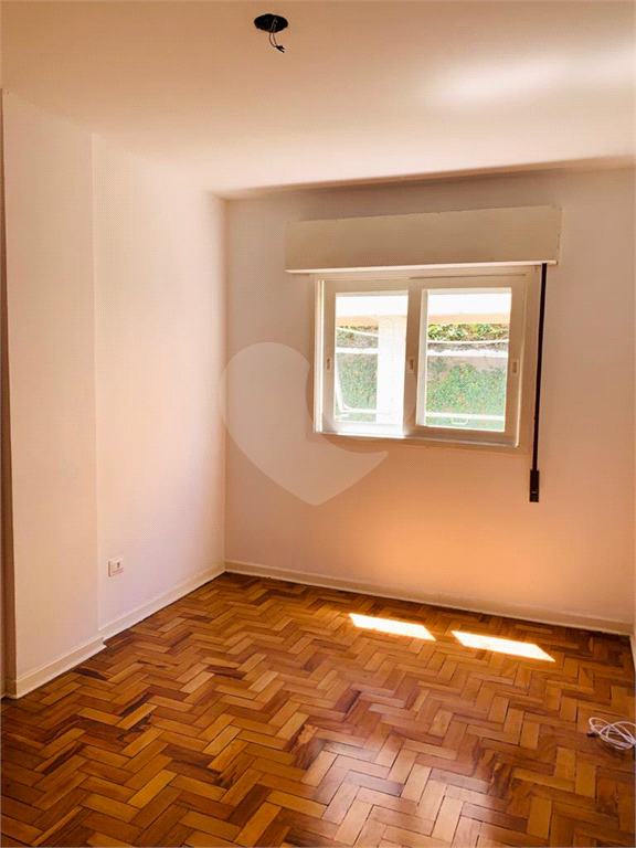 APARTAMENTO em PINHEIROS