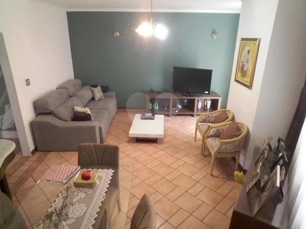 Sobrado à venda com 3 quartos, 199m² - Foto 1