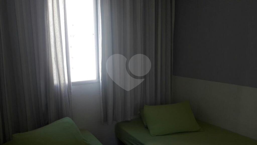APARTAMENTO em CENTRO
