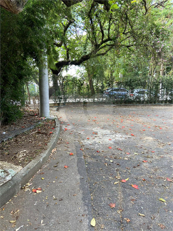 TERRENO EM RUA FECHADA NO ALTO DE PINHEIROS