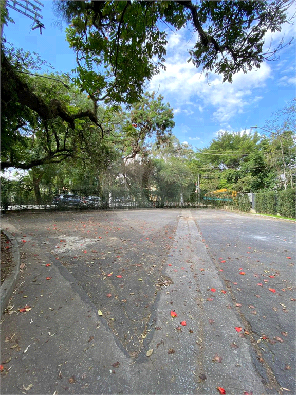 TERRENO EM RUA FECHADA NO ALTO DE PINHEIROS