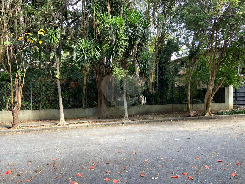 TERRENO EM RUA FECHADA NO ALTO DE PINHEIROS