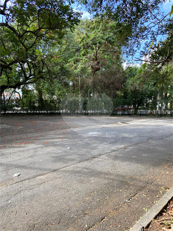 TERRENO EM RUA FECHADA NO ALTO DE PINHEIROS