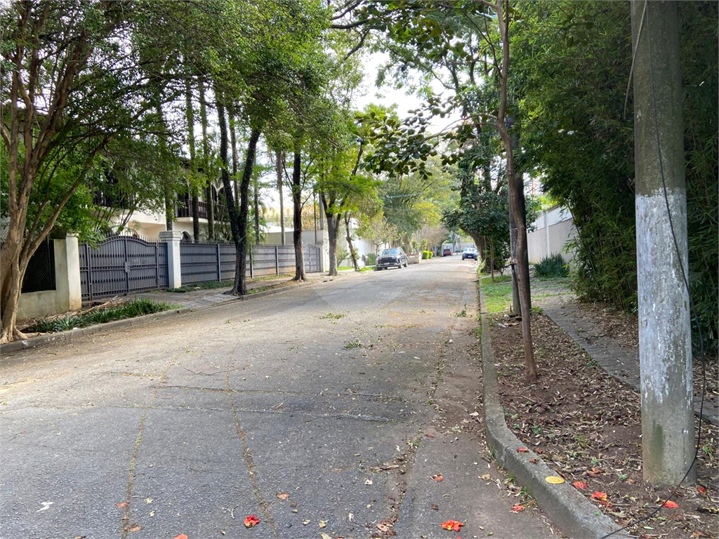TERRENO EM RUA FECHADA NO ALTO DE PINHEIROS