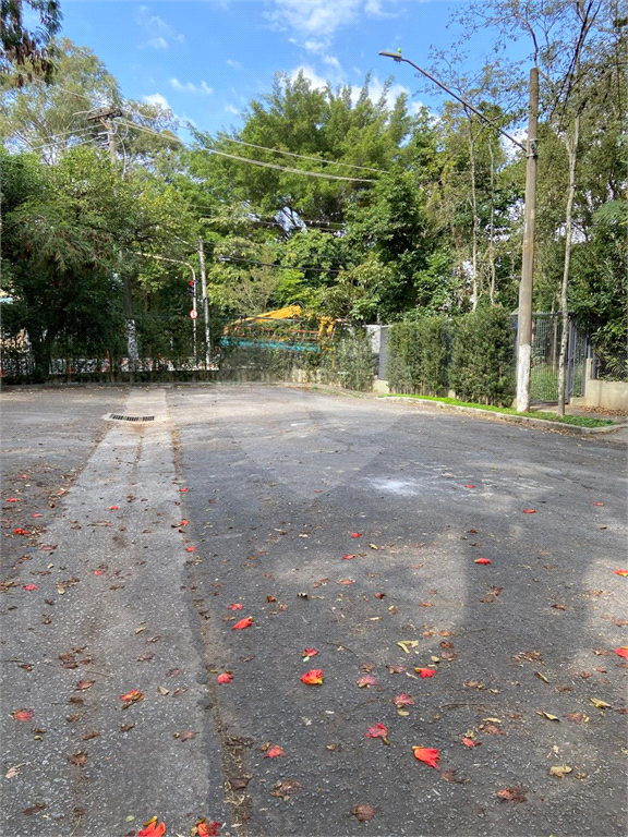 TERRENO EM RUA FECHADA NO ALTO DE PINHEIROS