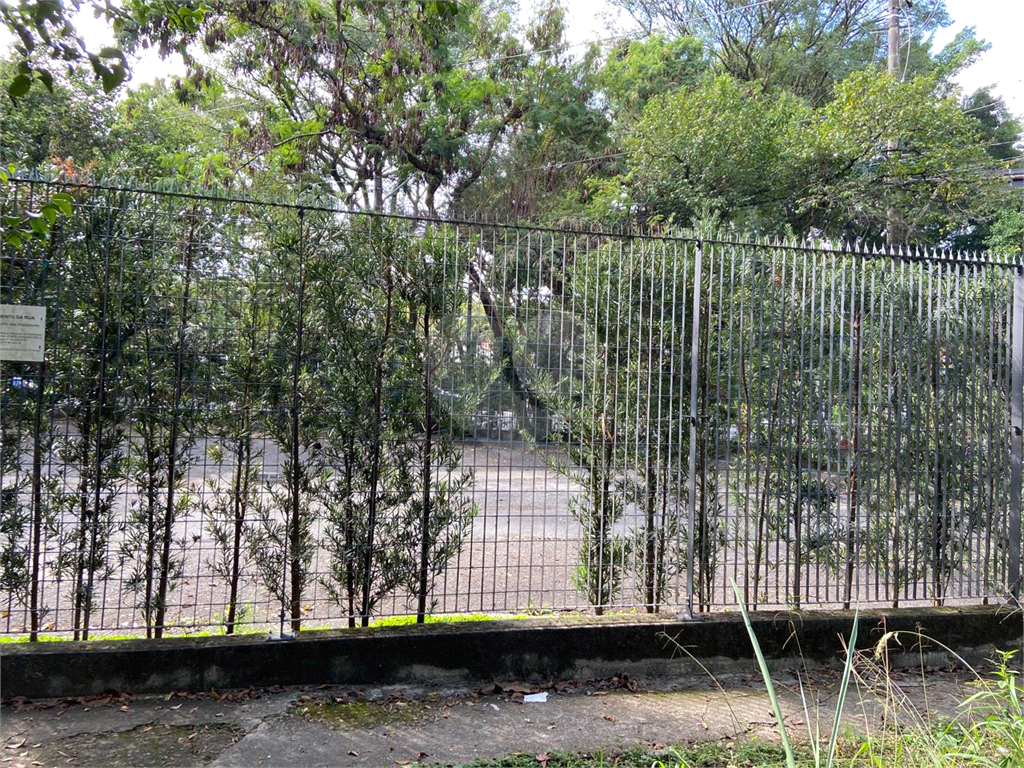 TERRENO EM RUA FECHADA NO ALTO DE PINHEIROS