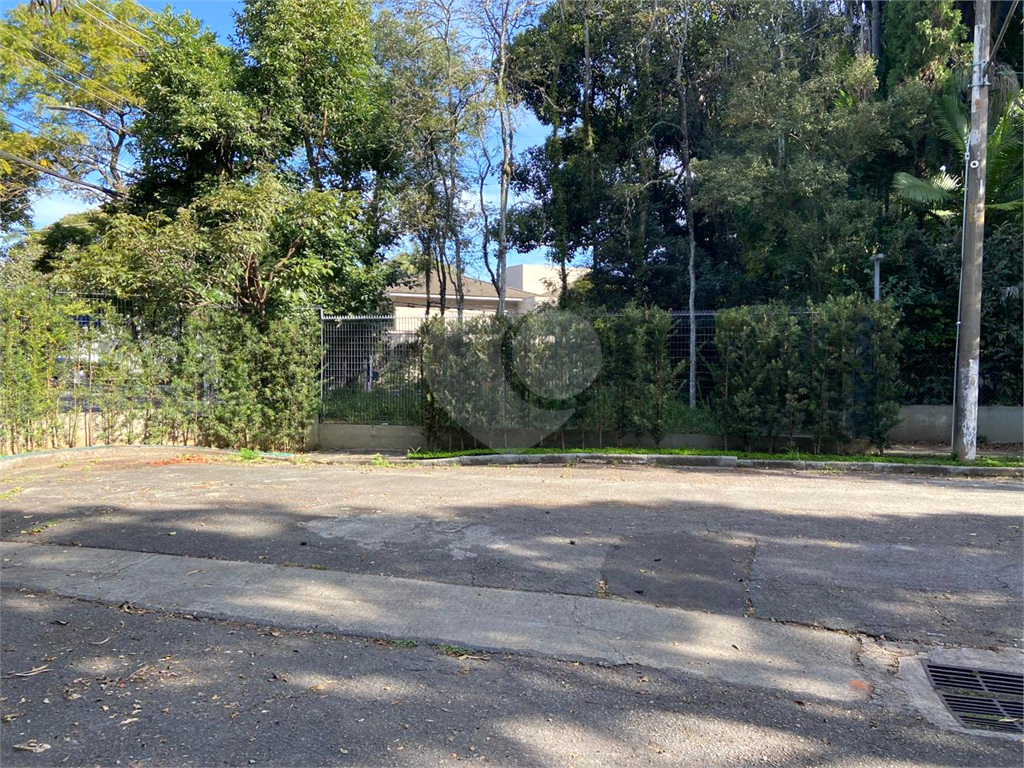 TERRENO EM RUA FECHADA NO ALTO DE PINHEIROS