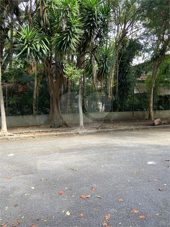 TERRENO EM RUA FECHADA NO ALTO DE PINHEIROS