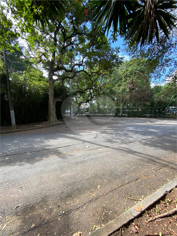 TERRENO EM RUA FECHADA NO ALTO DE PINHEIROS