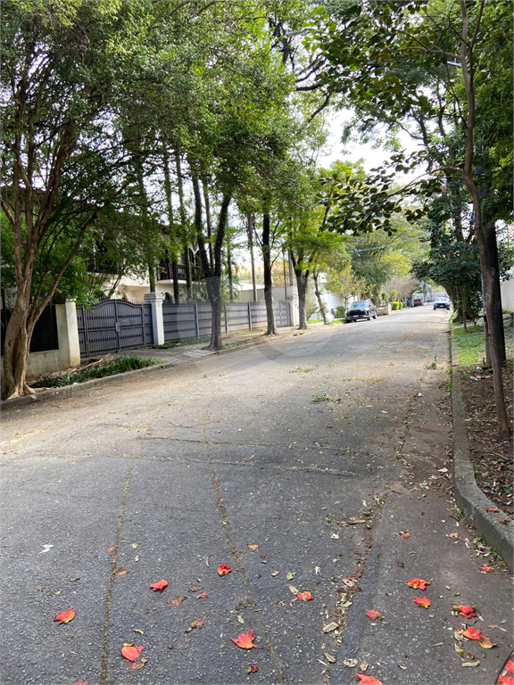 TERRENO EM RUA FECHADA NO ALTO DE PINHEIROS