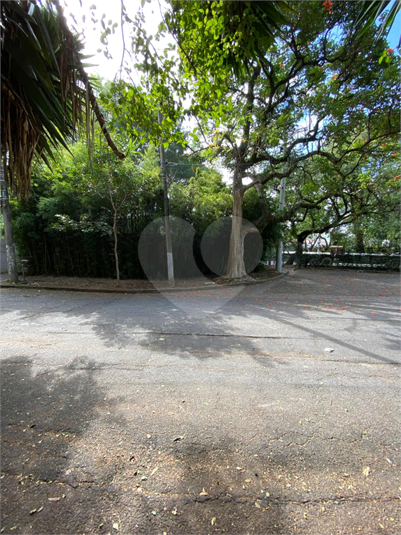TERRENO EM RUA FECHADA NO ALTO DE PINHEIROS