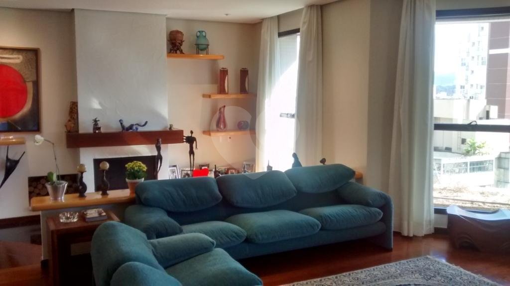 Excelente apartamento à venda em área nobre de Santana com 307 metros
