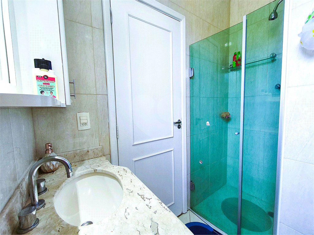 Sobrado á venda 500 metros do Metrô, 3 suites, closet, 5 vagas