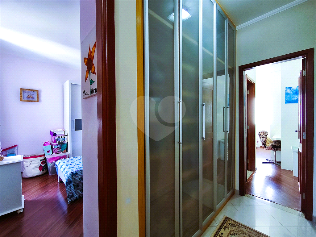 Sobrado á venda 500 metros do Metrô, 3 suites, closet, 5 vagas