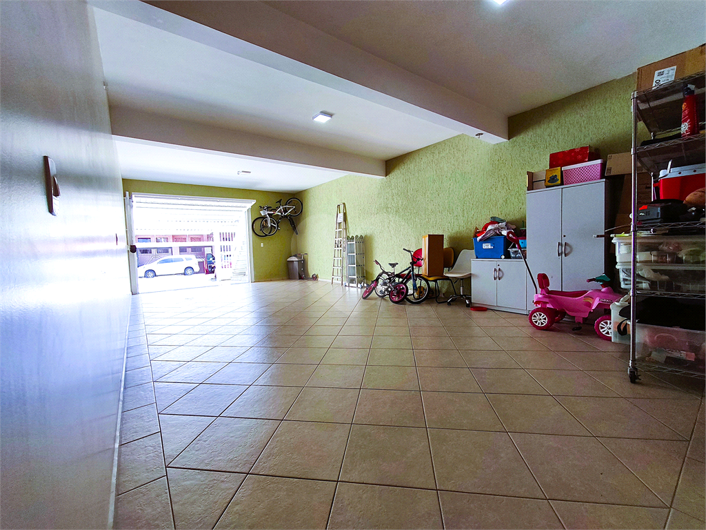 Sobrado á venda 500 metros do Metrô, 3 suites, closet, 5 vagas