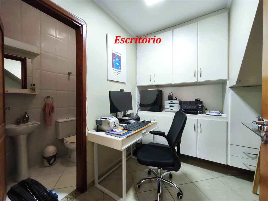 Sobrado á venda 500 metros do Metrô, 3 suites, closet, 5 vagas