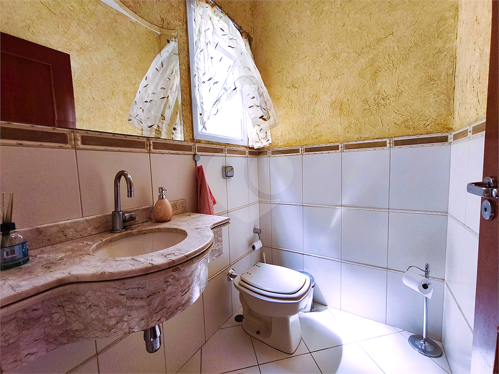 Sobrado á venda 500 metros do Metrô, 3 suites, closet, 5 vagas