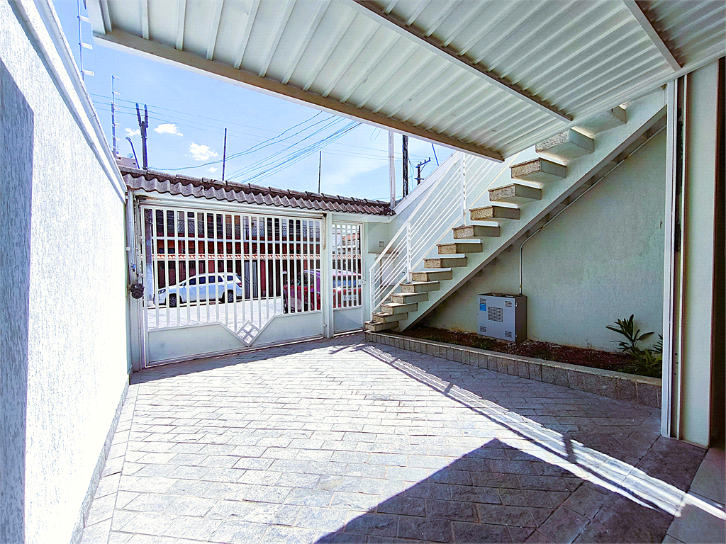 Sobrado á venda 500 metros do Metrô, 3 suites, closet, 5 vagas