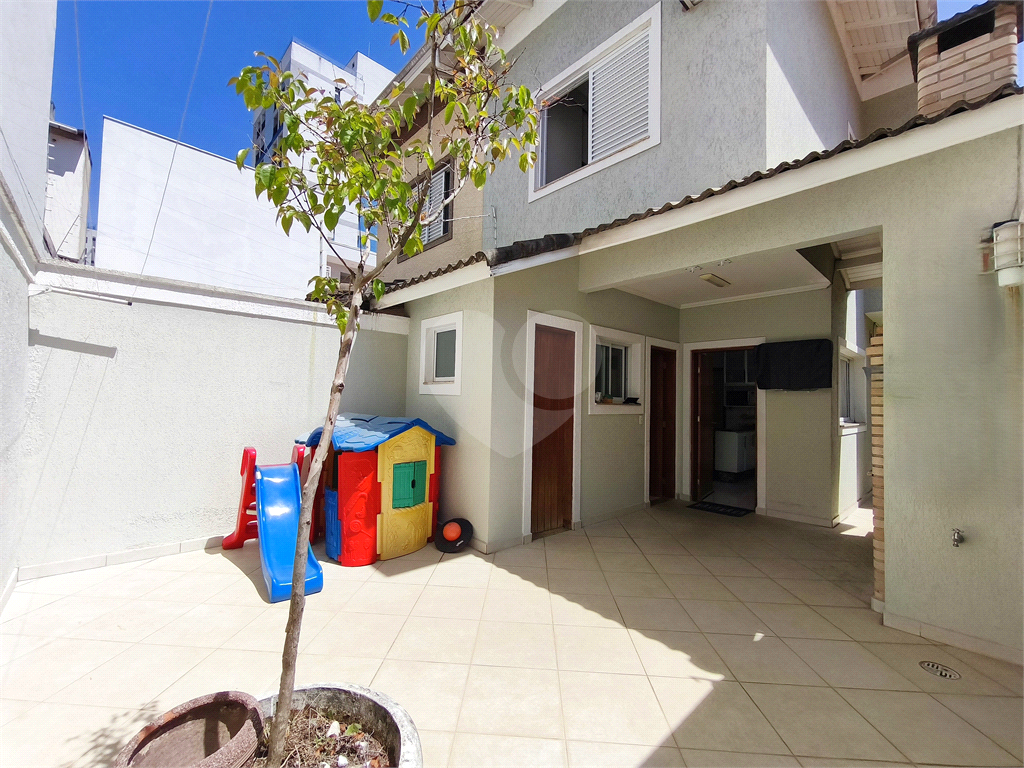 Sobrado á venda 500 metros do Metrô, 3 suites, closet, 5 vagas