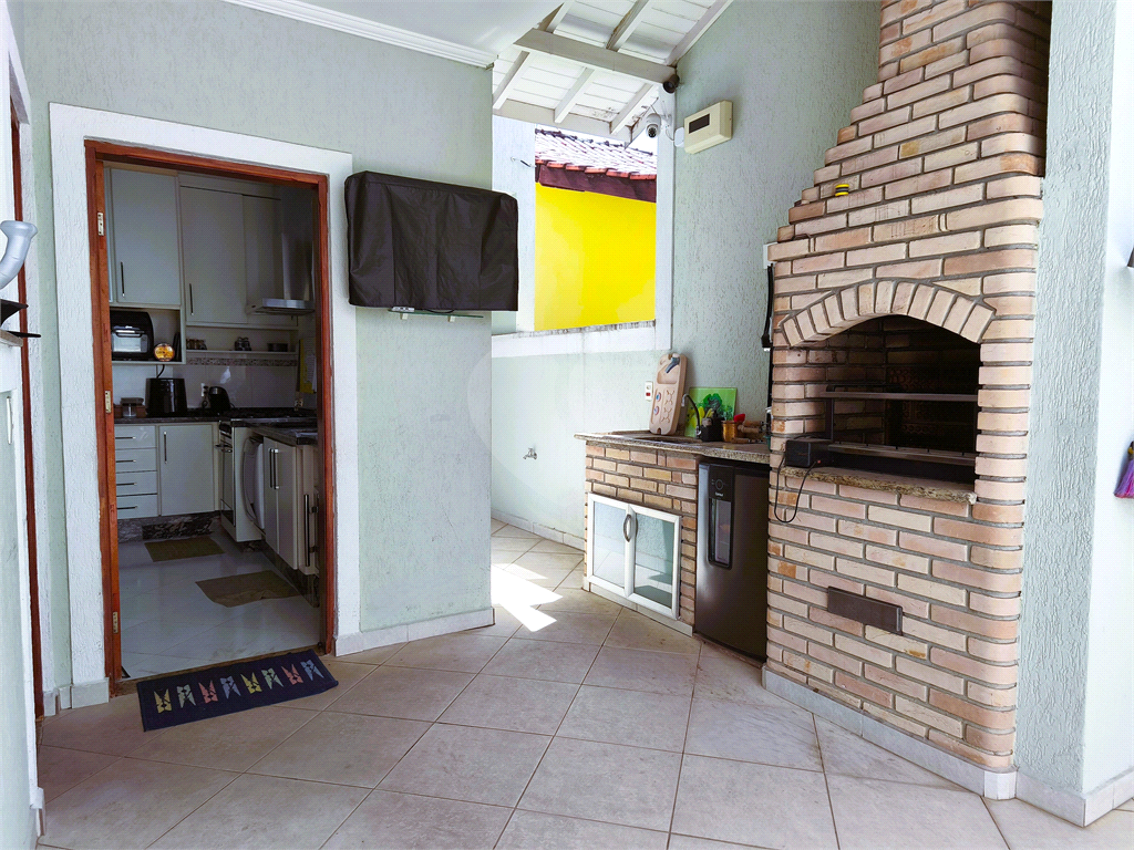 Sobrado á venda 500 metros do Metrô, 3 suites, closet, 5 vagas