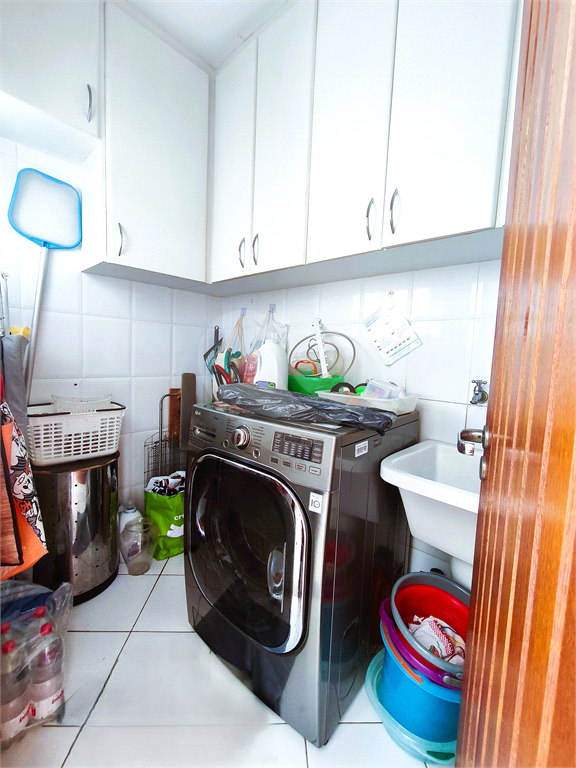 Sobrado á venda 500 metros do Metrô, 3 suites, closet, 5 vagas