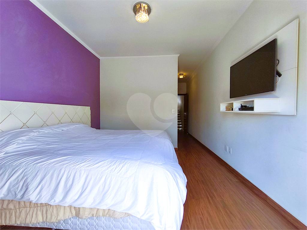 Sobrado á venda 500 metros do Metrô, 3 suites, closet, 5 vagas