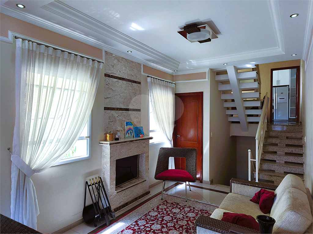 Sobrado á venda 500 metros do Metrô, 3 suites, closet, 5 vagas