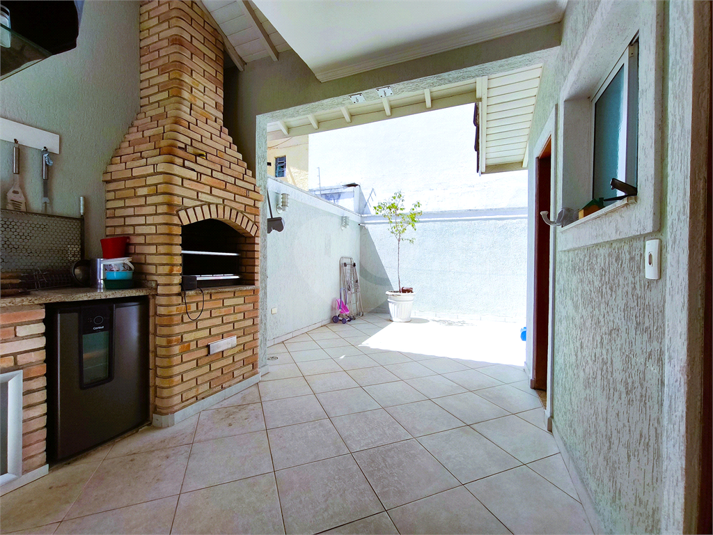 Sobrado á venda 500 metros do Metrô, 3 suites, closet, 5 vagas