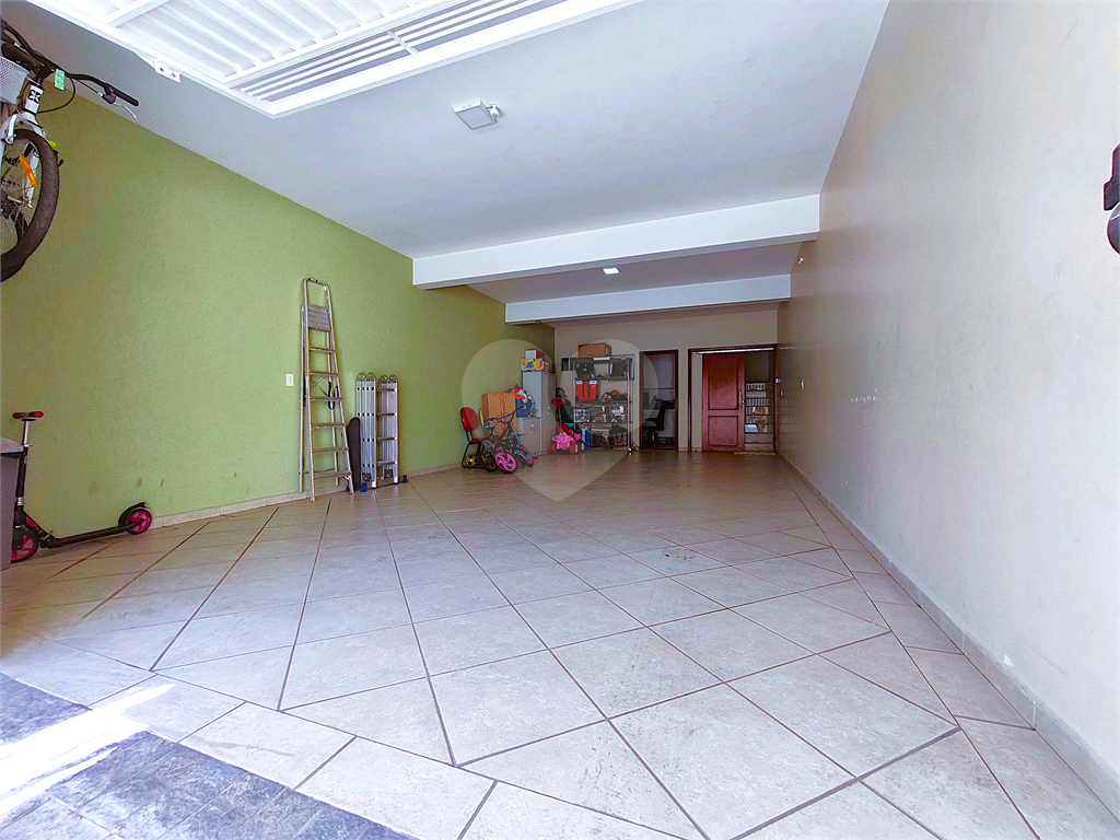 Sobrado á venda 500 metros do Metrô, 3 suites, closet, 5 vagas