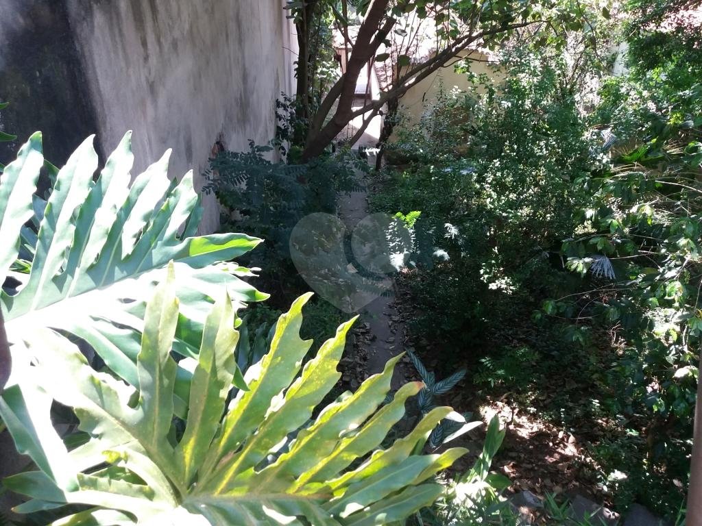 Casa térrea à venda em local tranquilo e arborizado