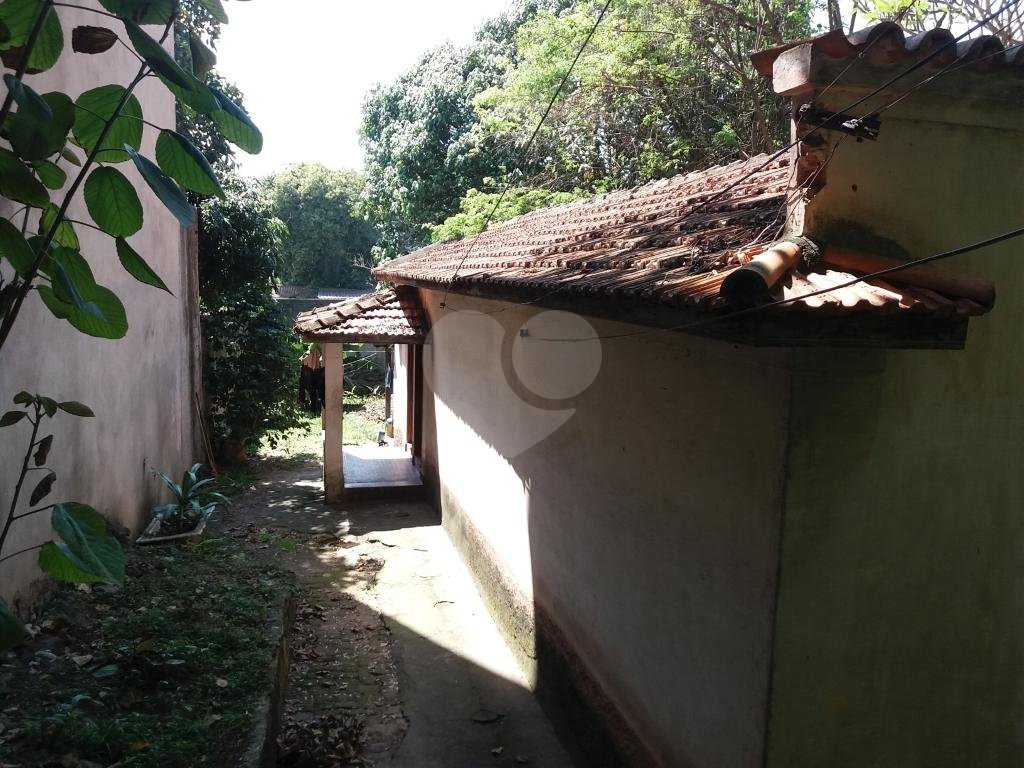 Casa térrea à venda em local tranquilo e arborizado