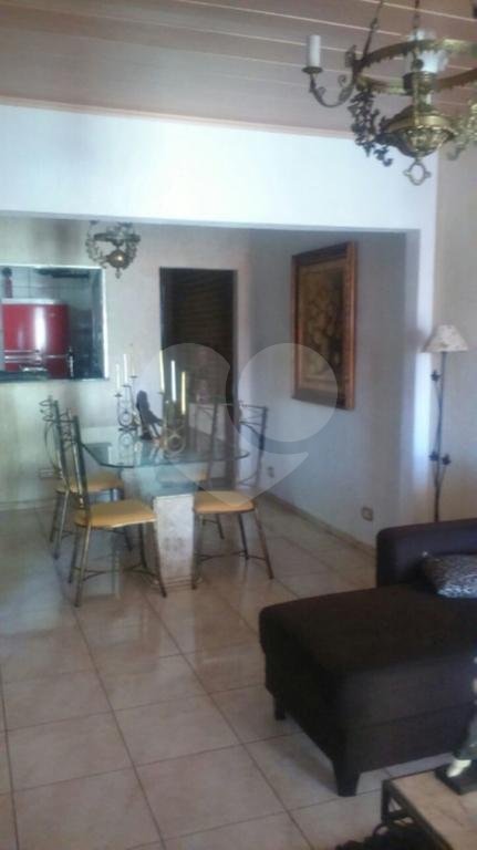 Casa térrea à venda na Vila Mazzei