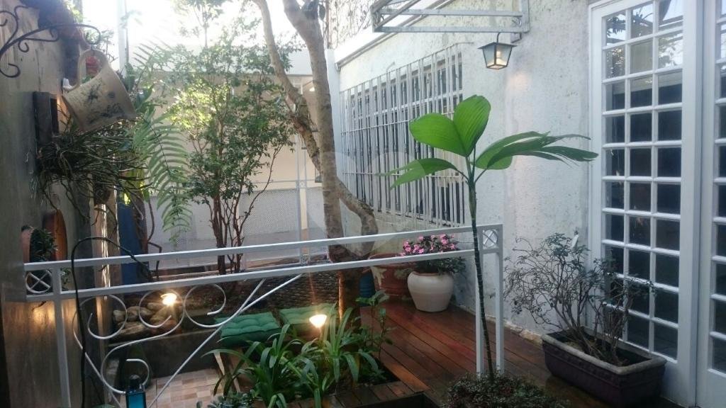 Excelente sobrado na Vila Nhocuné com jardim de inverno, closet e espaço gourmet