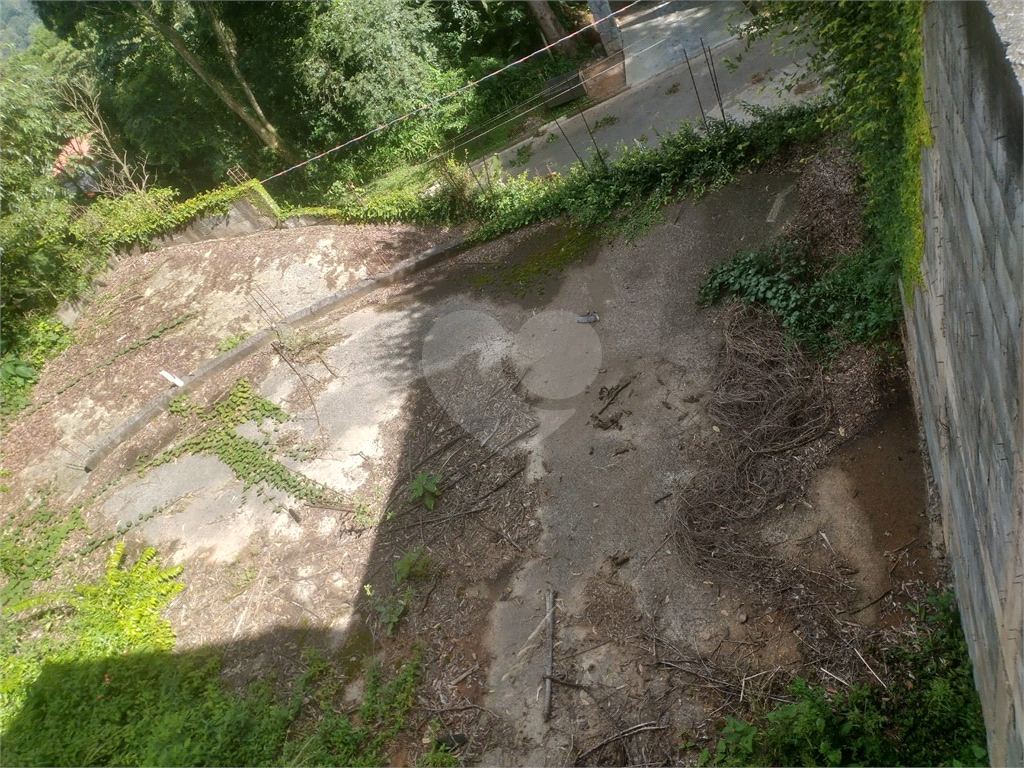 COM PROJETO APROVADO PARA 220 M² 