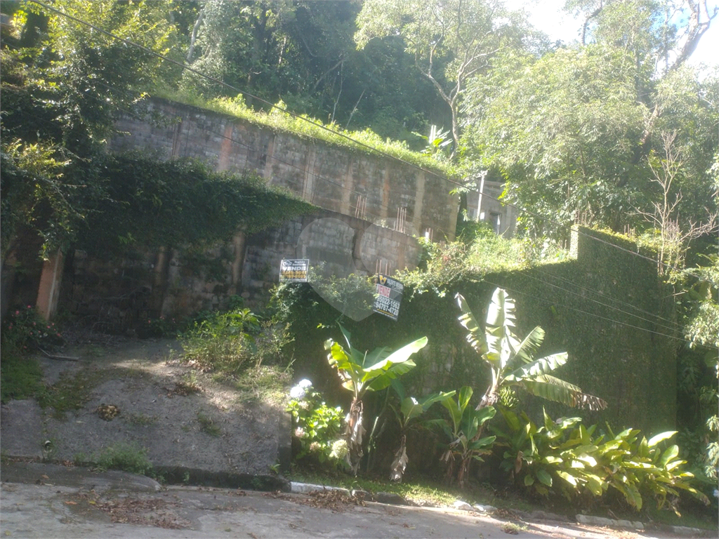 COM PROJETO APROVADO PARA 220 M² 
