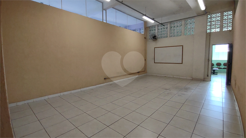 PRÉDIO COMERCIAL À VENDA (COM RENDA)!!