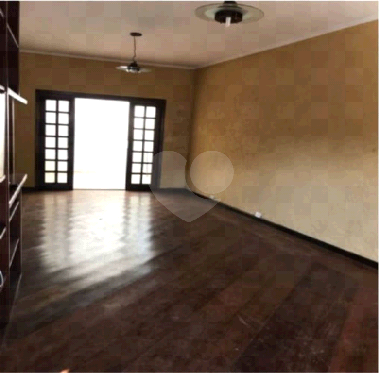 Casa Térrea Rua Fechada