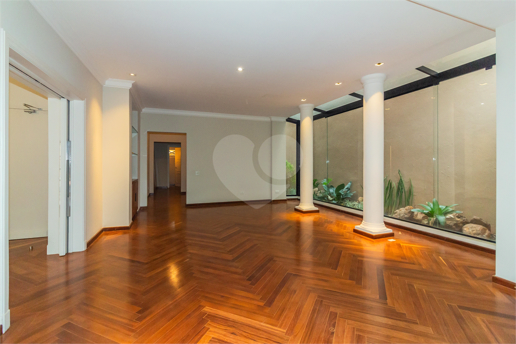 Casa para Venda com piscina nos Jardins-SP