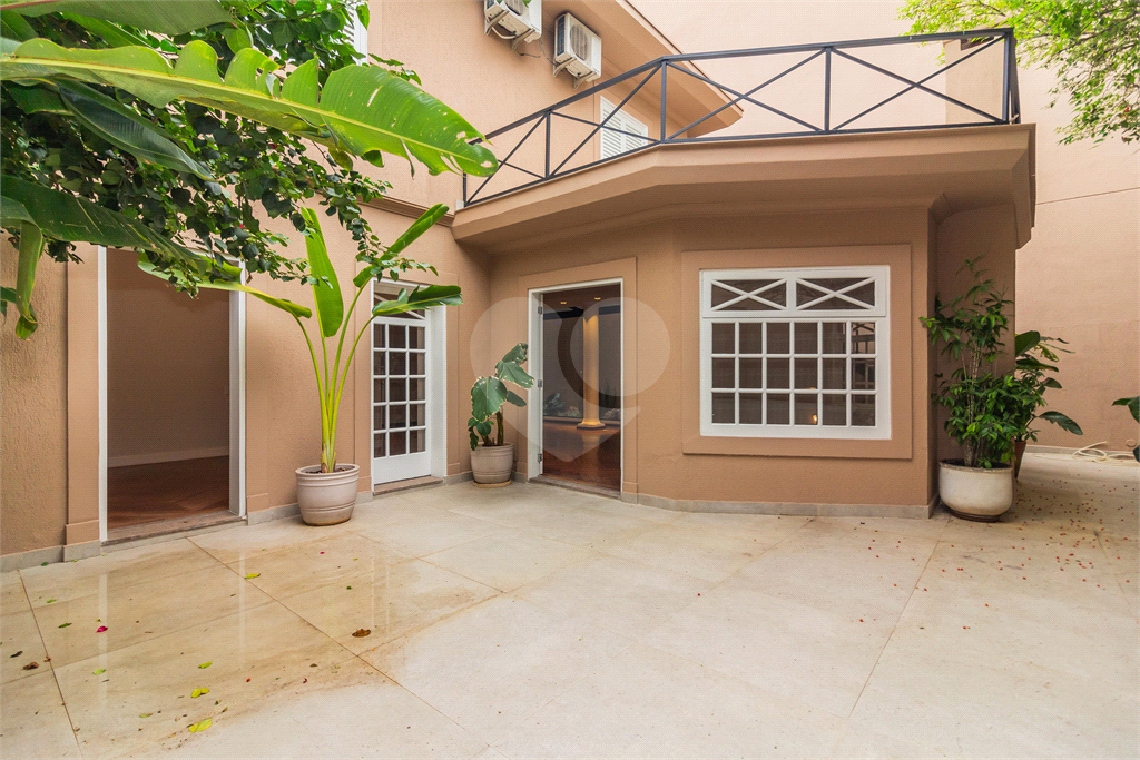 Casa para Venda com piscina nos Jardins-SP
