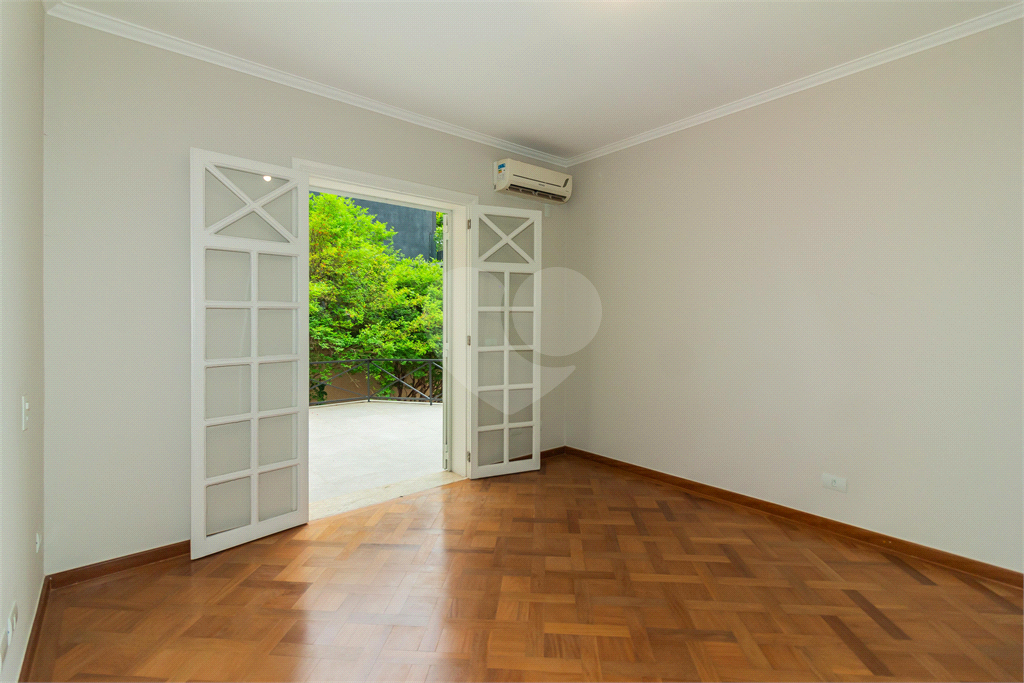 Casa para Venda com piscina nos Jardins-SP