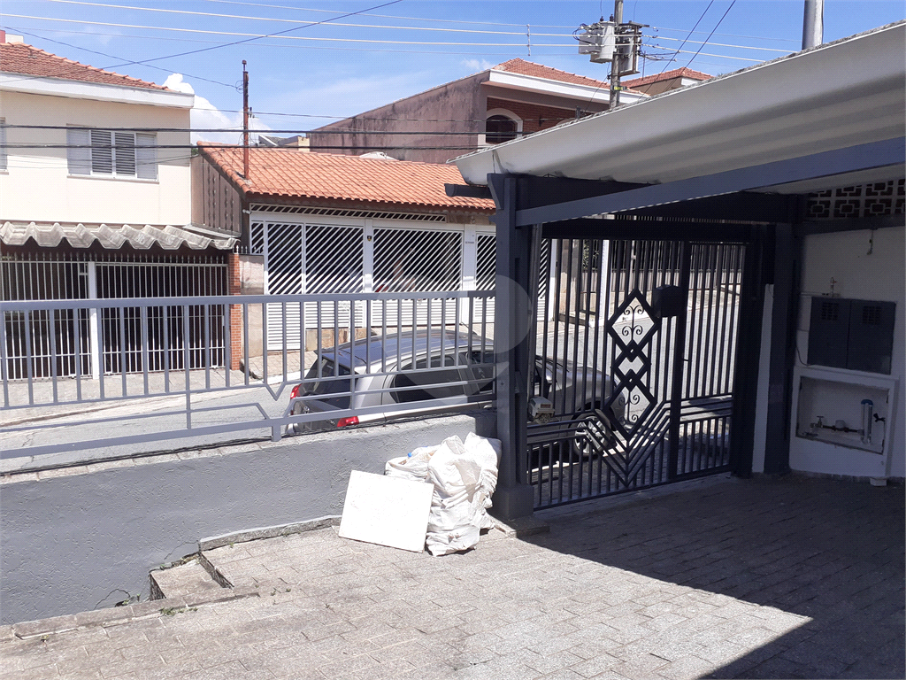  03 QUARTOS BEM ESPAÇOSOS, 03 BANHEIROS , ÁREA EXTERNA COBERTA E FECHADA  BEM AMPLA , SALA , COZINHA