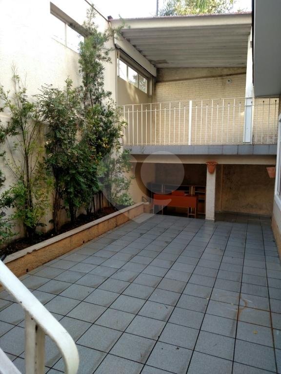 Sobrado à venda com 3 quartos, 300m² - Foto 1