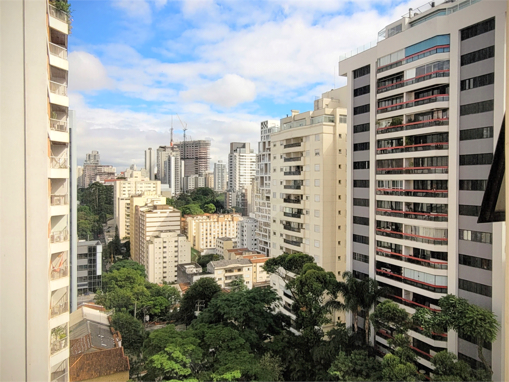 Apartamento de 43m² em Pinheiros - Charmoso e com Vista Privilegiada!