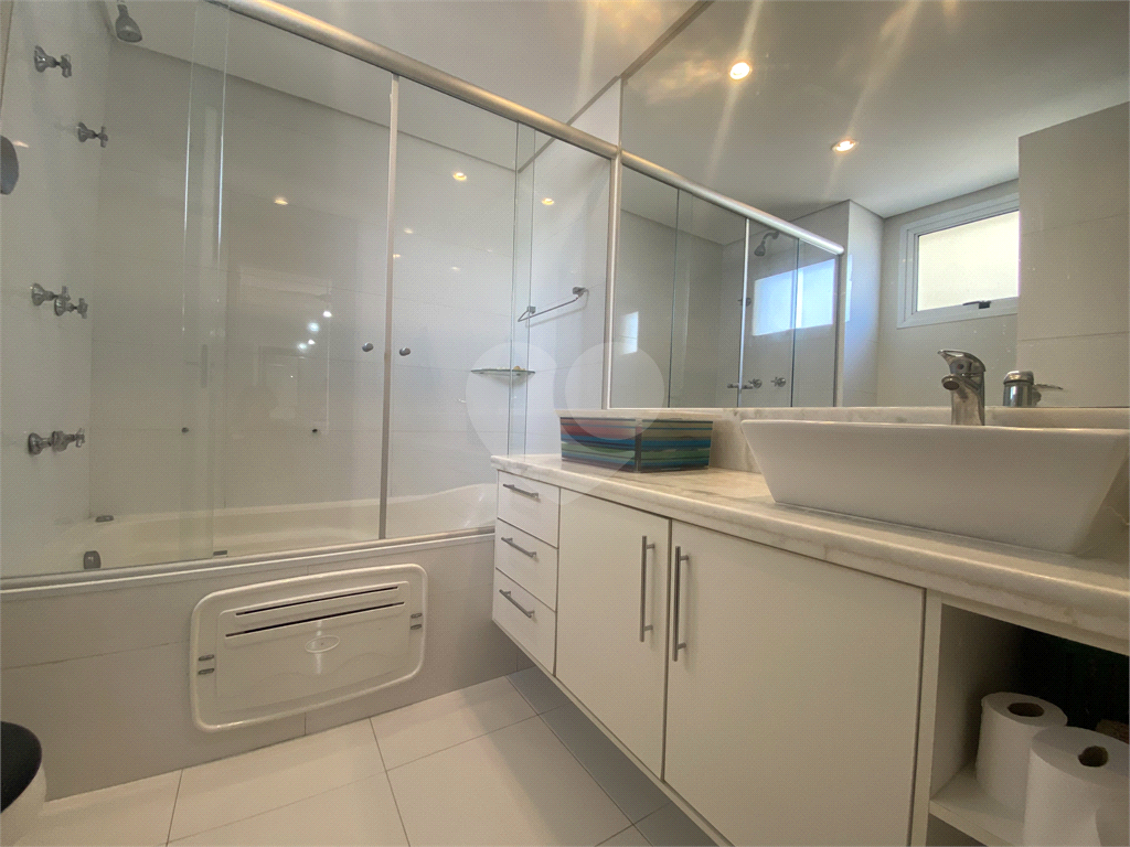 Lindo apartamento à venda no Mandaqui com fino acabamento, repleto de armários, com 3 suítes, 3 vaga