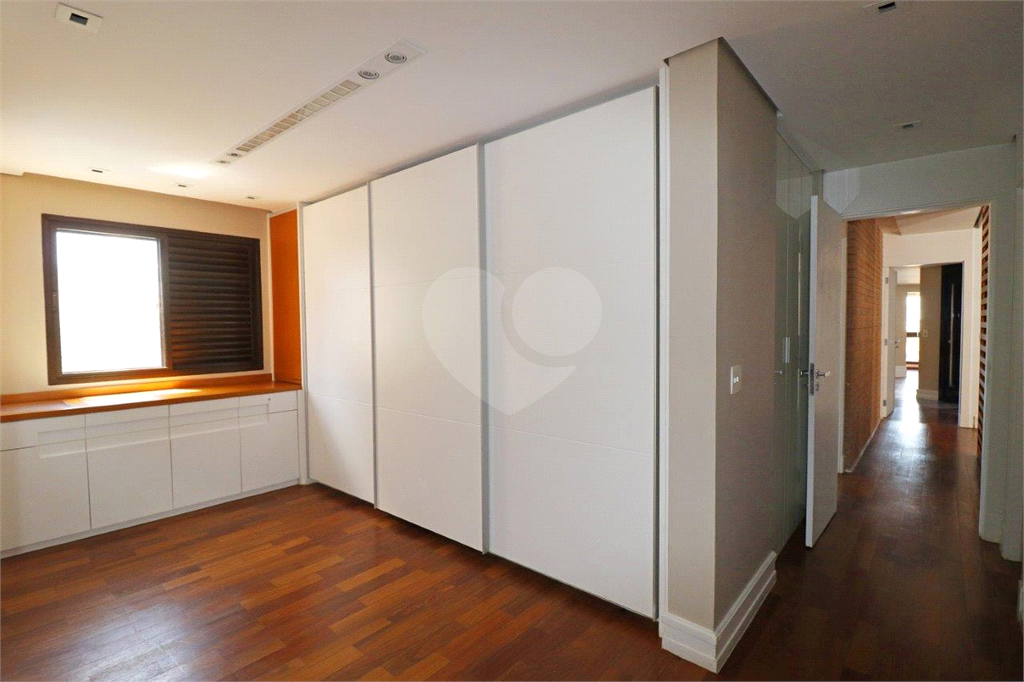 Apartamento com 02 Dorm. 02 Suítes 03 Vagas no Campo Belo para Venda.