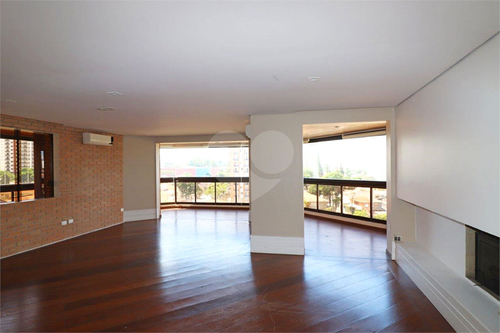 Apartamento com 02 Dorm. 02 Suítes 03 Vagas no Campo Belo para Venda.